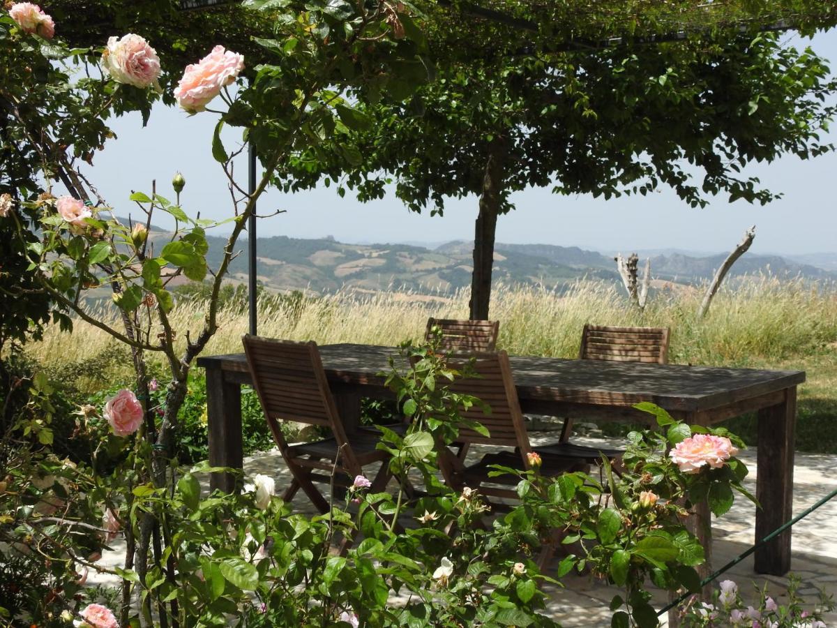 Casale Le Fontanelle Hotell Monte Grimano Terme Exteriör bild